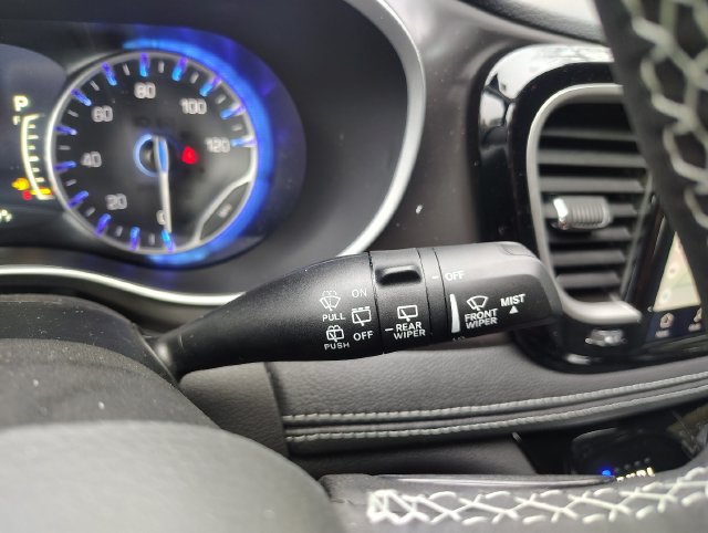 New 2026 Chrysler Pacifica Select AWD/4WD image 16
