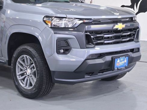 Used 2024 Chevrolet Colorado LT w/ LT Convenience Package II image 2