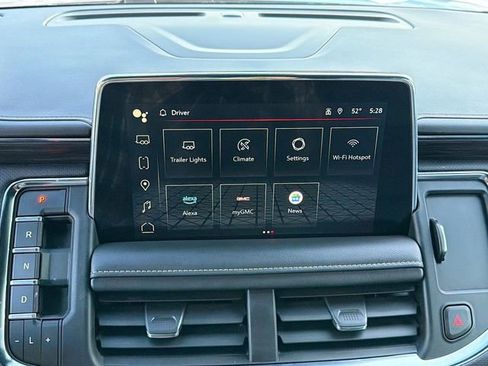 Used 2023 GMC Yukon SLT AWD/4WD image 30