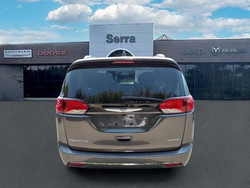 Used 2019 Chrysler Pacifica Limited FWD image 6