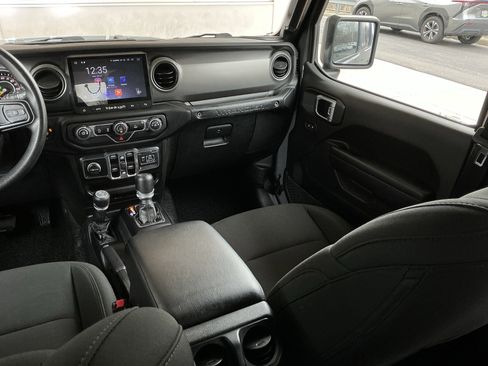 Used 2021 Jeep Wrangler Unlimited Sport image 16