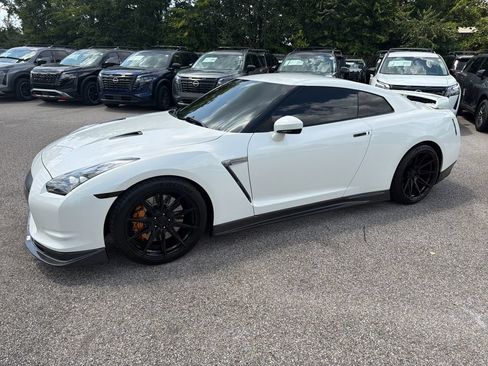 Used 2010 Nissan GT-R Premium AWD/4WD image 3