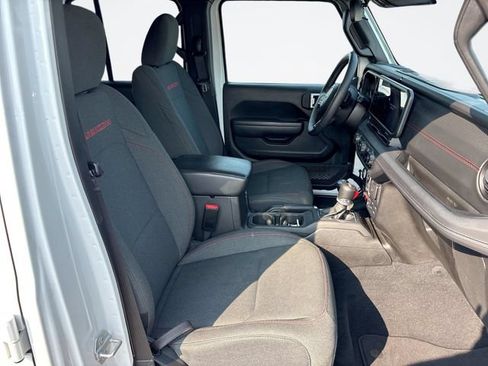 Used 2025 Jeep Wrangler Unlimited Rubicon AWD/4WD image 24