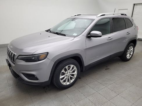 Used 2019 Jeep Cherokee Latitude w/ Cold Weather Group image 2