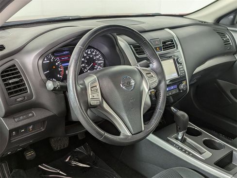 Used 2015 Nissan Altima 2.5 SV w/ Convenience Package image 9