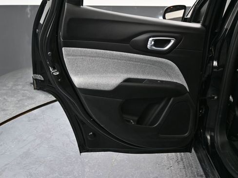 Used 2022 Jeep Compass Latitude image 38