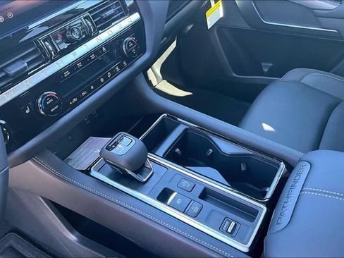 New 2026 Nissan Pathfinder SL FWD image 9