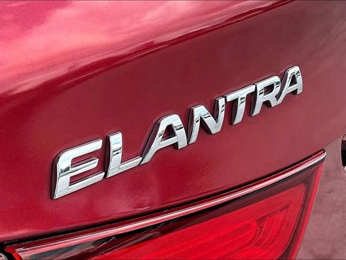 Used 2014 Hyundai Elantra SE w/ Option Group 02 FWD image 21