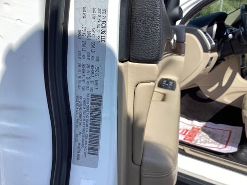 Used 2017 Jeep Grand Cherokee Limited image 42