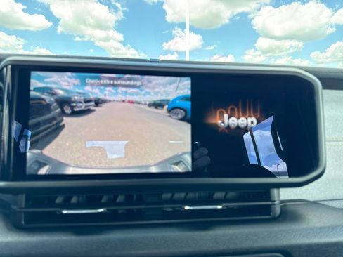 Used 2025 Jeep Gladiator Sport AWD/4WD image 19