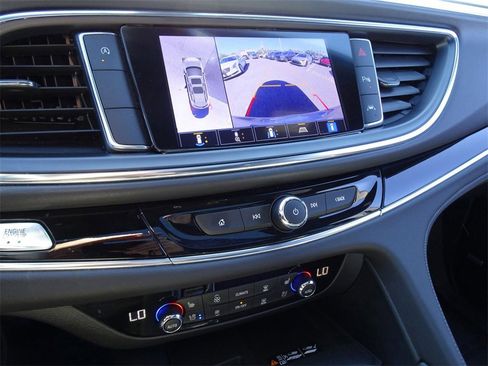 Used 2023 Buick Enclave Avenir image 18