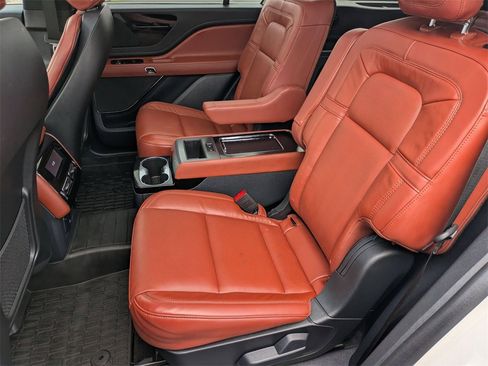Used 2025 Lincoln Aviator Reserve image 19