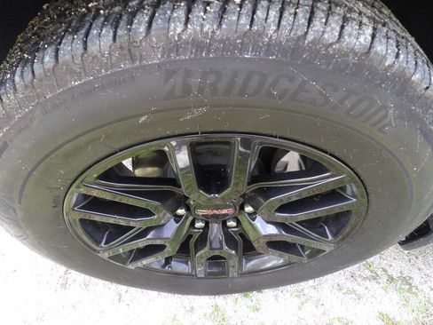 Used 2025 GMC Sierra 1500 Elevation image 16