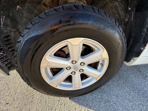 Used 2010 Toyota Highlander SE image 30