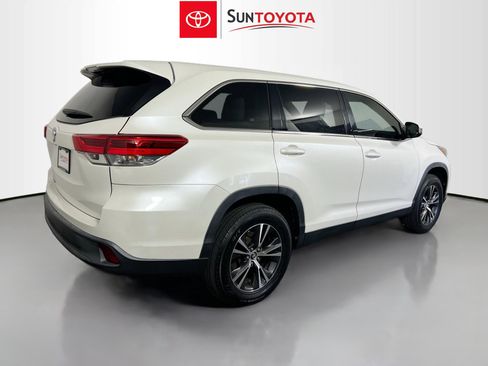 Used 2019 Toyota Highlander LE FWD image 4