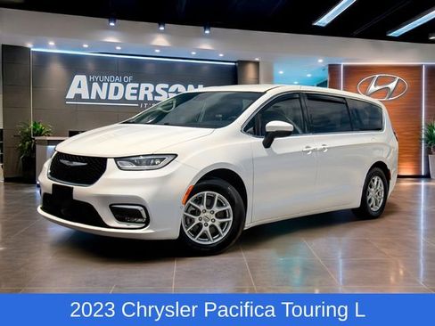 Used 2023 Chrysler Pacifica Touring-L FWD image 1
