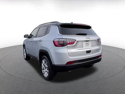 Used 2025 Jeep Compass Limited image 11