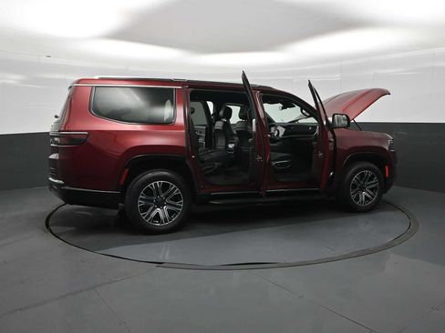 Used 2024 Jeep Wagoneer Series II w/ Flexible Seating Group AWD/4WD image 28