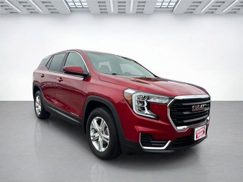 Used 2023 GMC Terrain SLE image 2