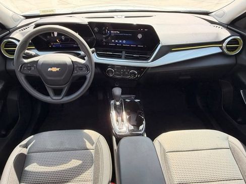 Used 2026 Chevrolet Trax LT FWD image 14