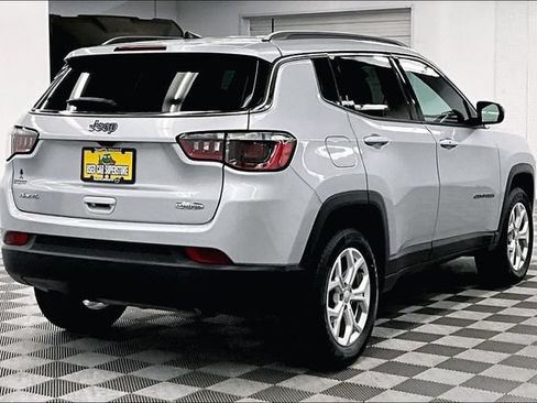 Used 2024 Jeep Compass Latitude AWD/4WD image 13
