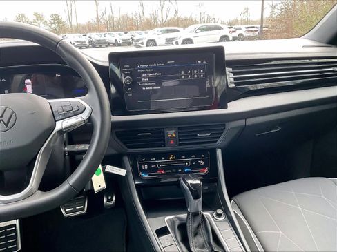 Used 2025 Volkswagen Jetta Sport image 18