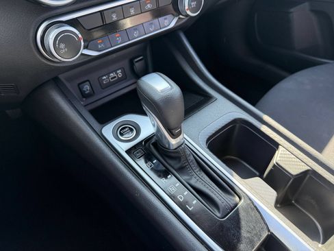 Used 2025 Nissan Sentra SV FWD image 39