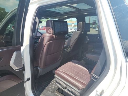 Used 2021 Cadillac Escalade Premium Luxury Platinum AWD/4WD image 11