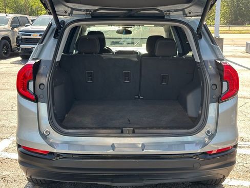 Used 2024 GMC Terrain SLE w/ Driver Convenience Package FWD image 8
