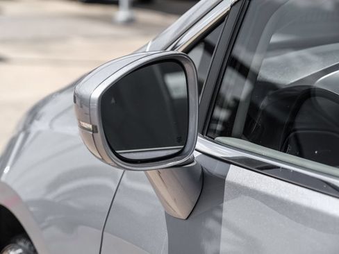 Used 2021 Chrysler Pacifica Touring-L FWD image 46
