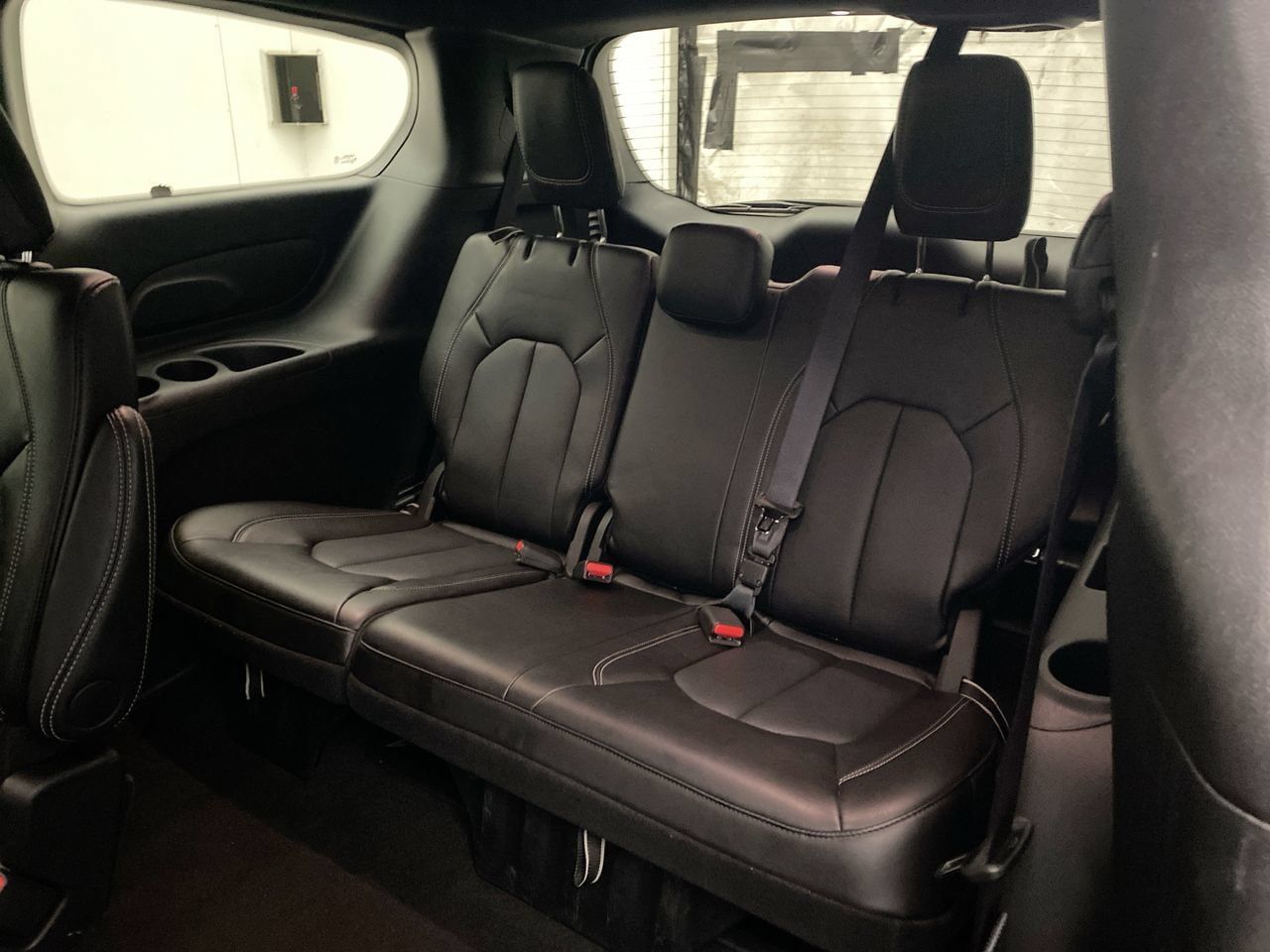 Used 2025 Chrysler Pacifica Select FWD image 24