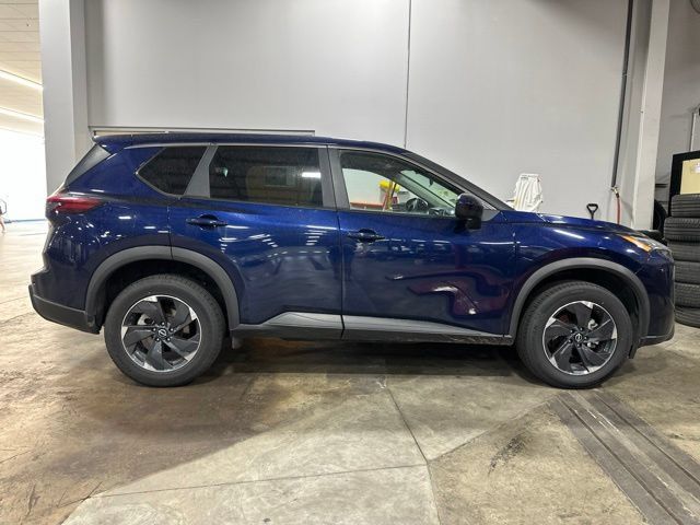 Used 2024 Nissan Rogue SV AWD/4WD image 7