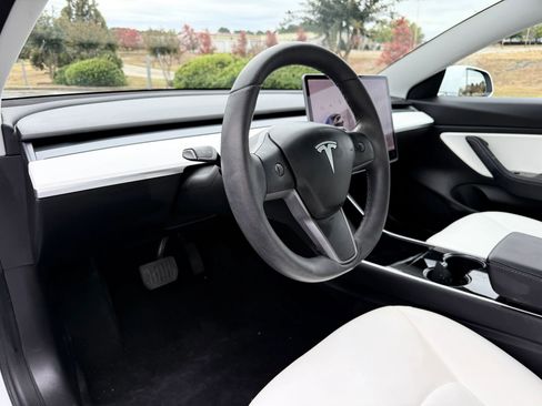 Used 2020 Tesla Model 3 Standard Range Plus image 11