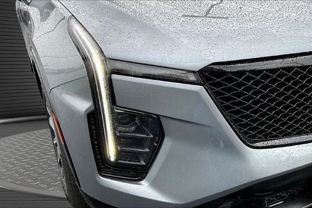 Certified 2025 Cadillac XT4 Sport w/ Cold Weather Package AWD/4WD image 31