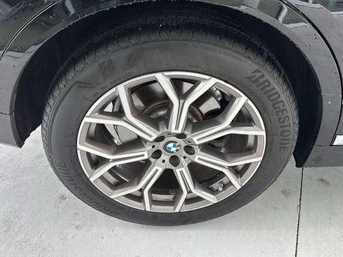 Used 2022 BMW X7 xDrive40i w/ Parking Assistance Package image 34