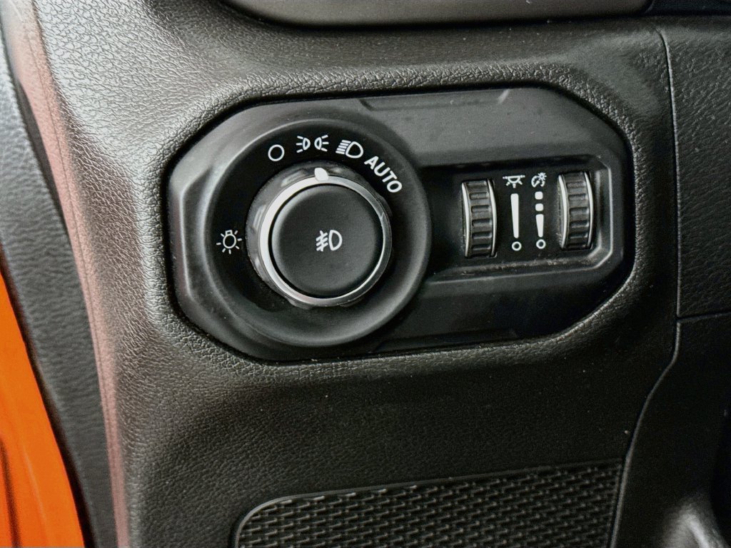 Used 2018 Jeep Wrangler Unlimited Rubicon AWD/4WD image 11
