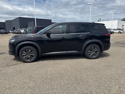Used 2023 Nissan Pathfinder S AWD/4WD image 4