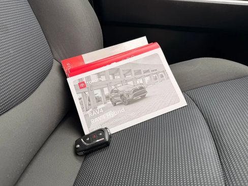 Used 2022 Toyota RAV4 LE w/ Carpet Mat Package (TMS) image 30