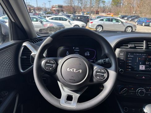 Used 2025 Kia Soul LX w/ LX Technology Package image 34