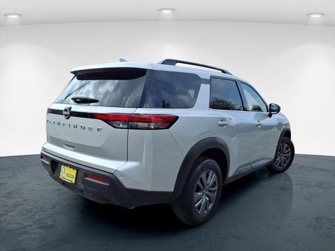 Used 2025 Nissan Pathfinder SV image 23