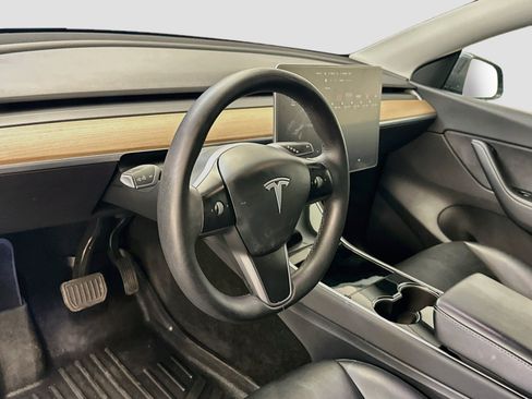 Used 2021 Tesla Model Y Long Range AWD/4WD image 18