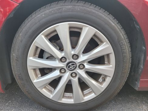 Used 2018 Toyota Camry LE w/ Convenience Package FWD image 9