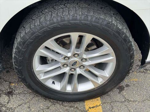 Used 2022 Ford Expedition XLT image 9