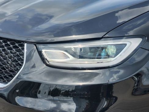Used 2025 Chrysler Pacifica Select FWD image 9