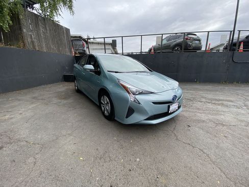 Used 2016 Toyota Prius Four w/ Advanced Technology Package FWD image 8