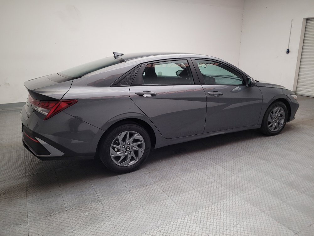Used 2024 Hyundai Elantra Blue FWD image 10