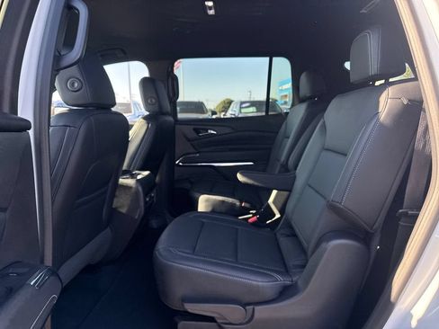Used 2026 Chevrolet Traverse LT FWD image 11