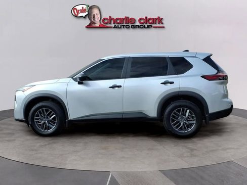 Used 2025 Nissan Rogue S FWD image 2
