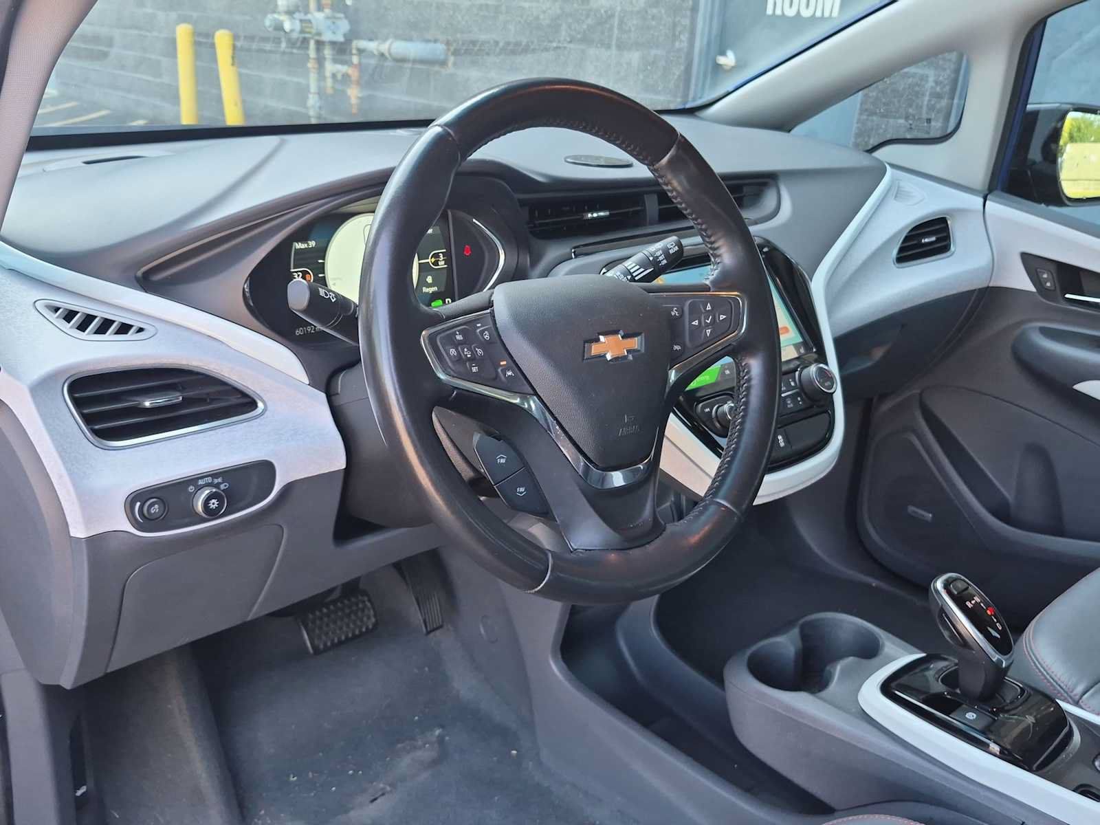 Used 2020 Chevrolet Bolt Premier w/ Infotainment Package FWD image 10
