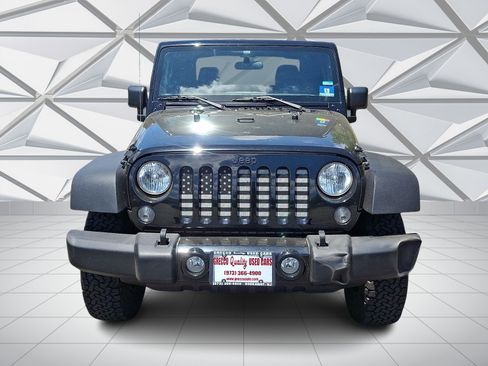 Used 2018 Jeep Wrangler Sport AWD/4WD image 3
